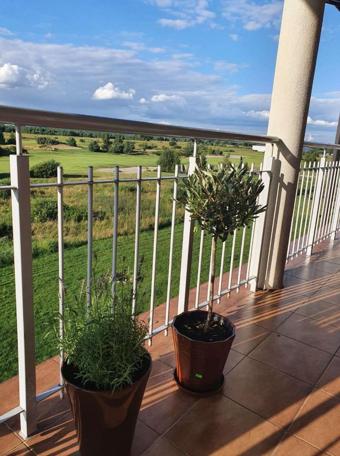 Apartgolf Sobienie Krolewskie Sobienie Szlacheckie Esterno foto
