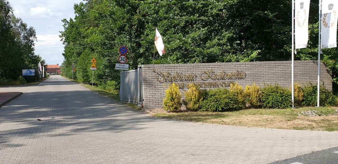 Apartgolf Sobienie Krolewskie Sobienie Szlacheckie Esterno foto