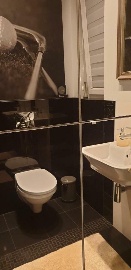 Apartgolf Sobienie Krolewskie Sobienie Szlacheckie Esterno foto