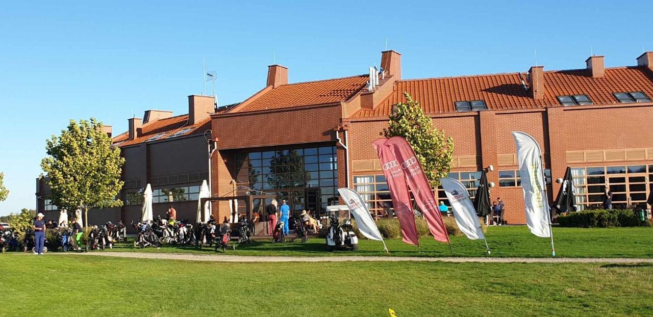 Apartgolf Sobienie Krolewskie Sobienie Szlacheckie Esterno foto